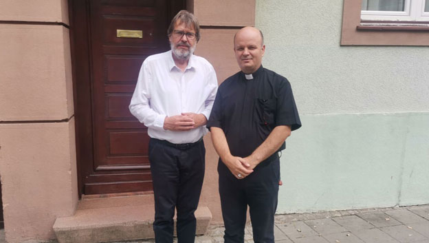  Министар Жигманов посетио бискупа Фабијана Свалину и разговарао о штети од невремена у Сремској бискупији 