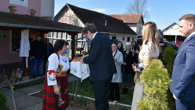  Поводом 8. марта министар Томислав Жигманов посетио газдинство Славице Ивановић у селу Дучић поред Мионице 