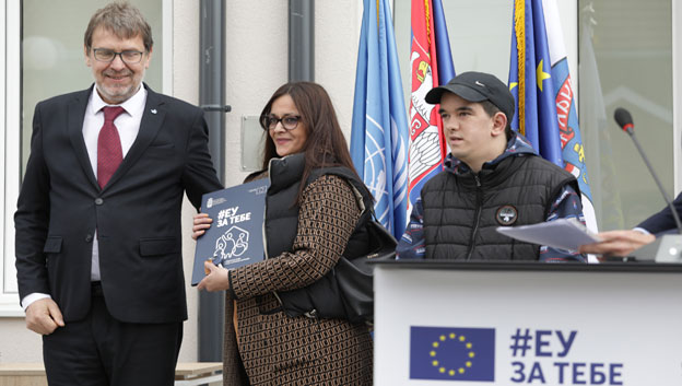  У Чачку уручени кључеви новосаграђених станова за 12 социјално угрожених породица     