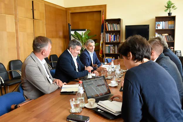  Министар Жигманов  примио делегацију националне заједнице Русина у Србији 