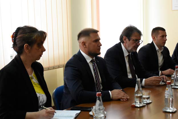  Министар Жигманов  разговарао са представницима Националног света ашкалијске националне мањине 