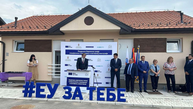  Министар Томислав Жигманов уручио кључеве корисницима станова за социјално становање у Љубовији 