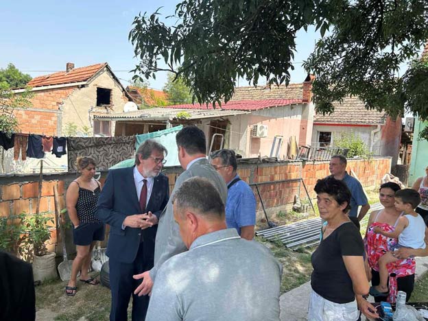  Министар Томислав Жигманов обишао породице у Шапцу којима су оштећене куће у недавним поплавама 