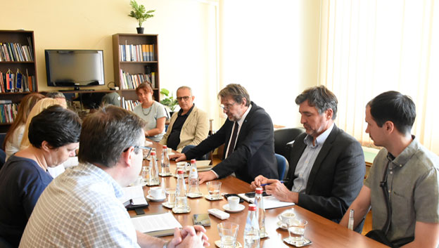 Министар Томислав Жигманов угостио је министарку за европске интеграције Тању Мишчевић на радном састанку 