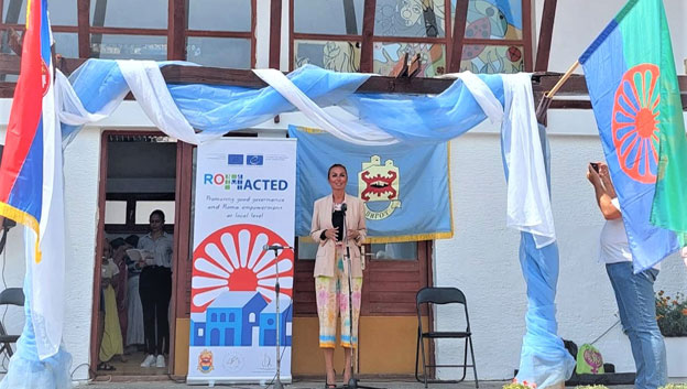  Помоћница министра Нина Митић присуствовала отварању Културног центра Рома у Пироту 