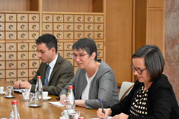  Министар Жигманов разговарао са амбасадорком СР Немачке Анке Конрад 