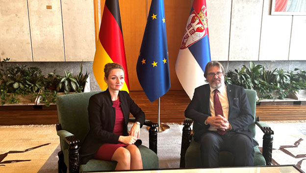 Министар Жигманов разговарао са посланицом немачког Бундестага Жаклин Настић  