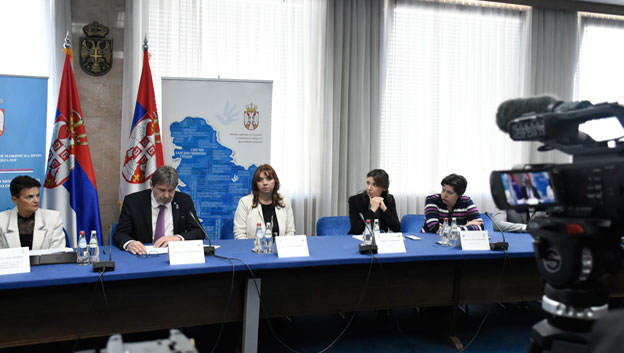 Министар Томислав Жигманов потписо уговоре са организацијама националних мањина о додели средстава из Буџетског фонда за 2023. годину 