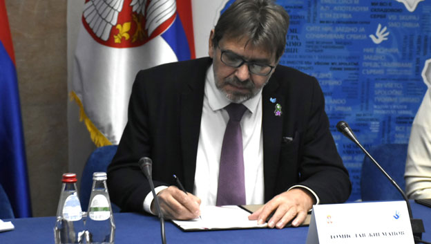  Министар Томислав Жигманов потписо уговоре са организацијама националних мањина о додели средстава из Буџетског фонда за 2023. годину 