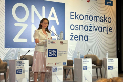 Pokretanje-projekta-za-ekonomsko-osnazivanje-zena-Ona-zna-