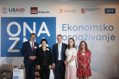 Pokretanje-projekta-za-ekonomsko-osnazivanje-zena-Ona-zna-